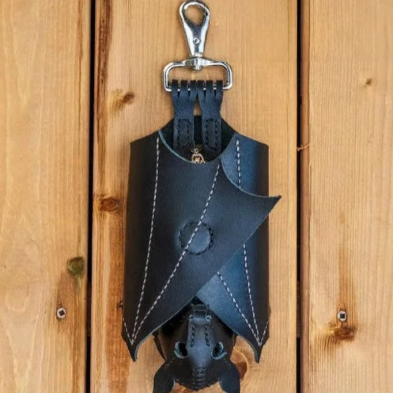 Популярная кожаная монетница в форме летучей мыши