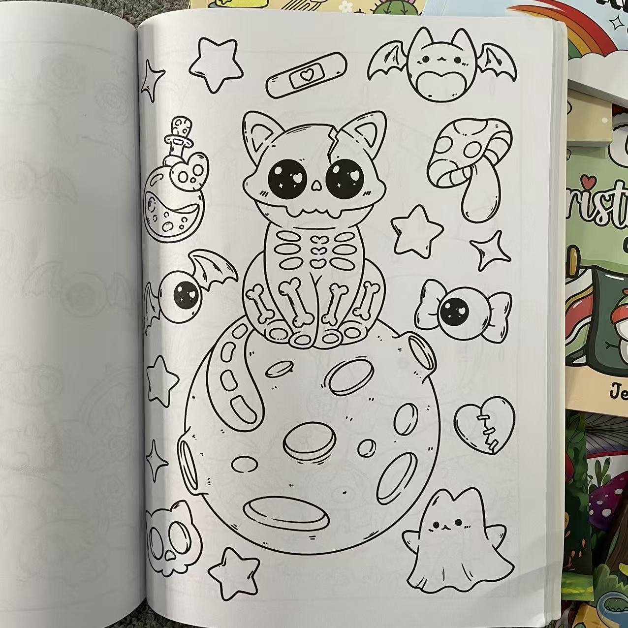 Creative Doodle Drawing Book, Cartoon Stress-Relief Coloring Book, Fun, Cute and Comfortable Coloring Book for Enthusiasts