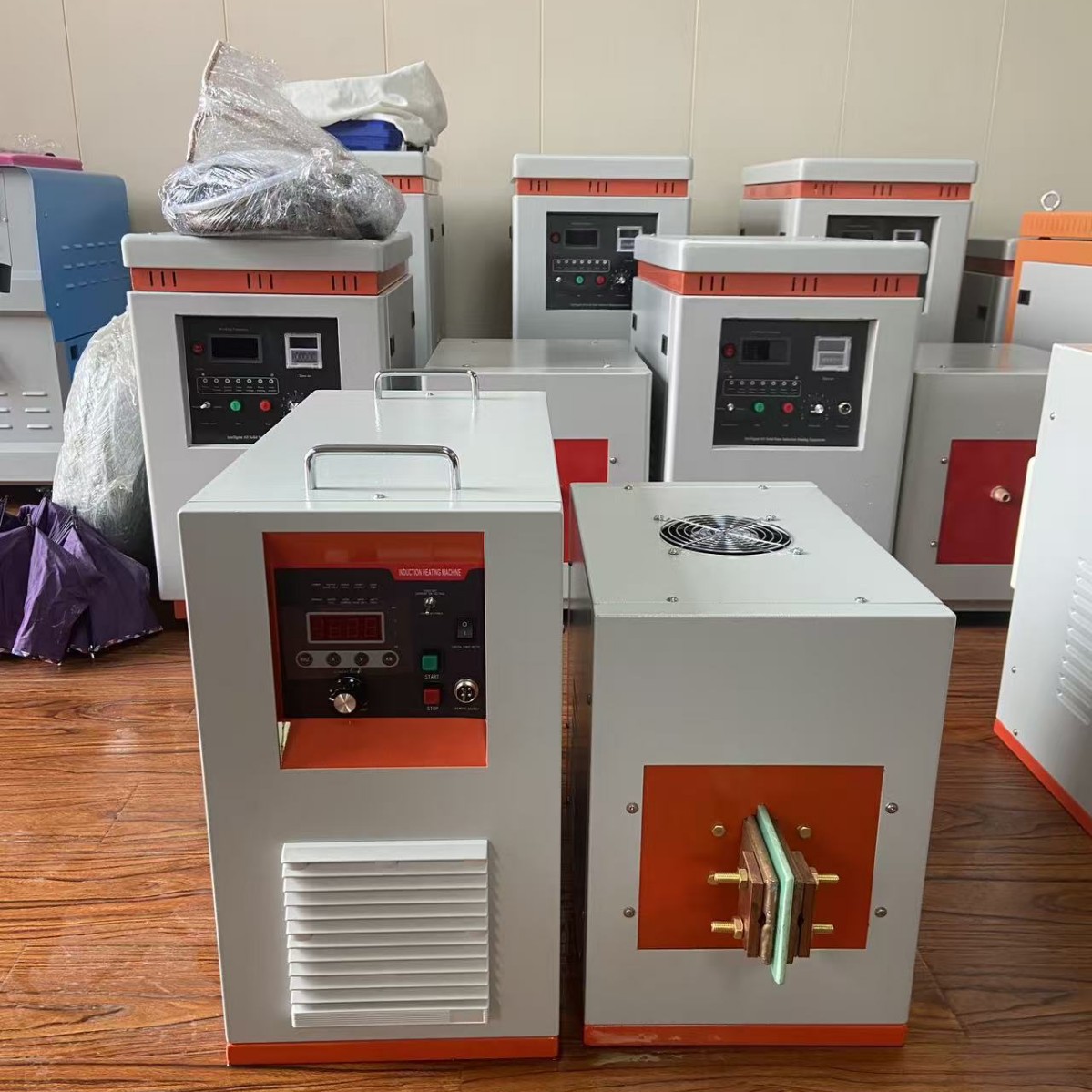 УHF индукционная нагревательная машина Сварочная машина 5-100Квт Оборудование для поверхностного закаливания Малый нержавеющий стальной отжиг