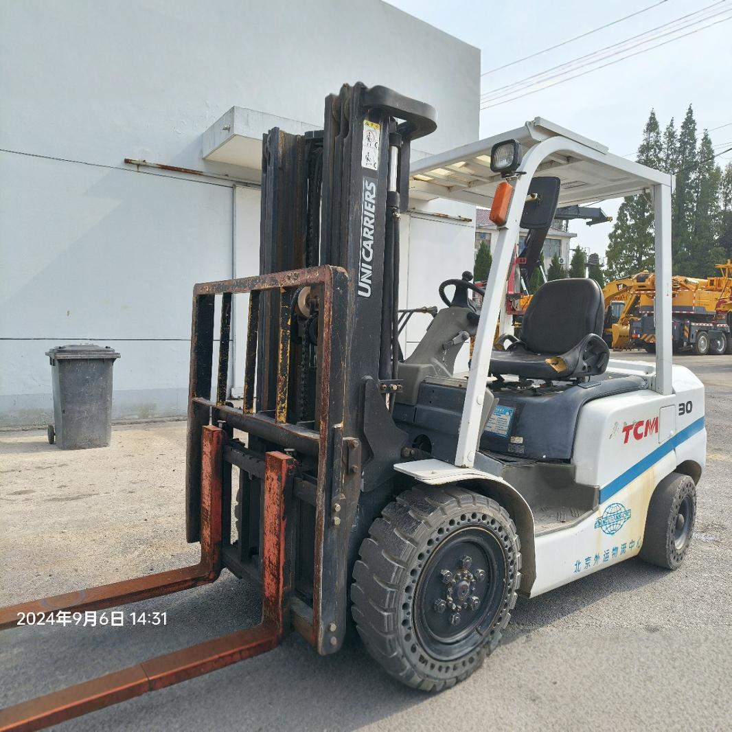 Экспортный дизельный погрузчик Tcm на 3 тонны с высотой подъема 4.5м и двигателем Nissan Isuzu для Японии