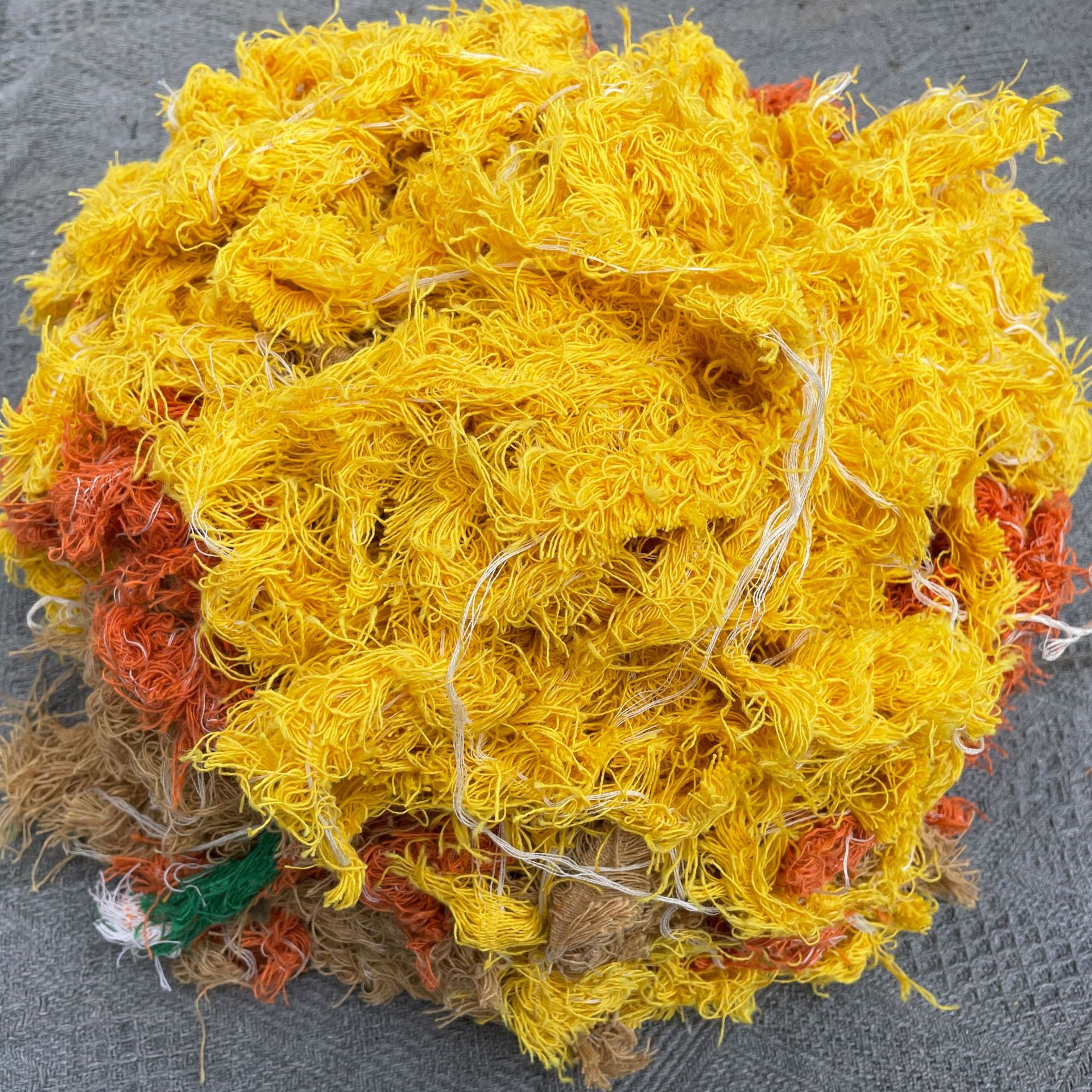 Wholesale Industrial Waste Yarn, Variegated Oil-Wiping Cotton Yarn, Oil-Absorbing and Water-Absorbing Cotton Thread, Flower Cotton Silk, Variegated Machine-Wiping Yarn, Waste Cotton Yarn