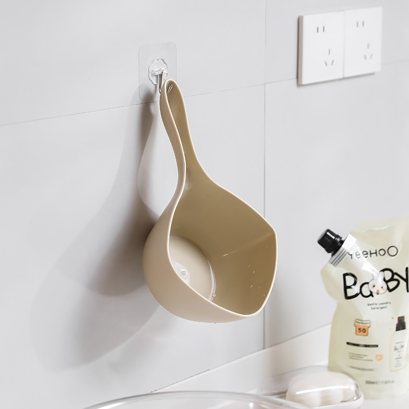 Thickened water ladle large long handle deepened watering water ladle kitchen can not break the surface ladle hanging household plastic water spoon