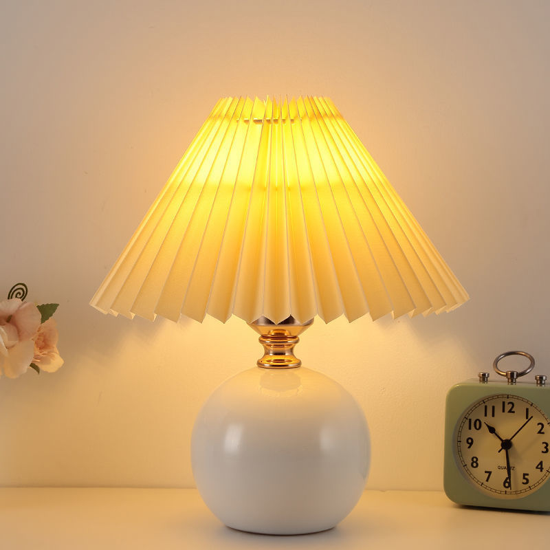 Scandinavian Ins Style Bedroom Bedside Lamp Internet Celebrity Lamp Girl Warm Breastfeeding Night Light Classy Ceramic Pleated Table Lamp