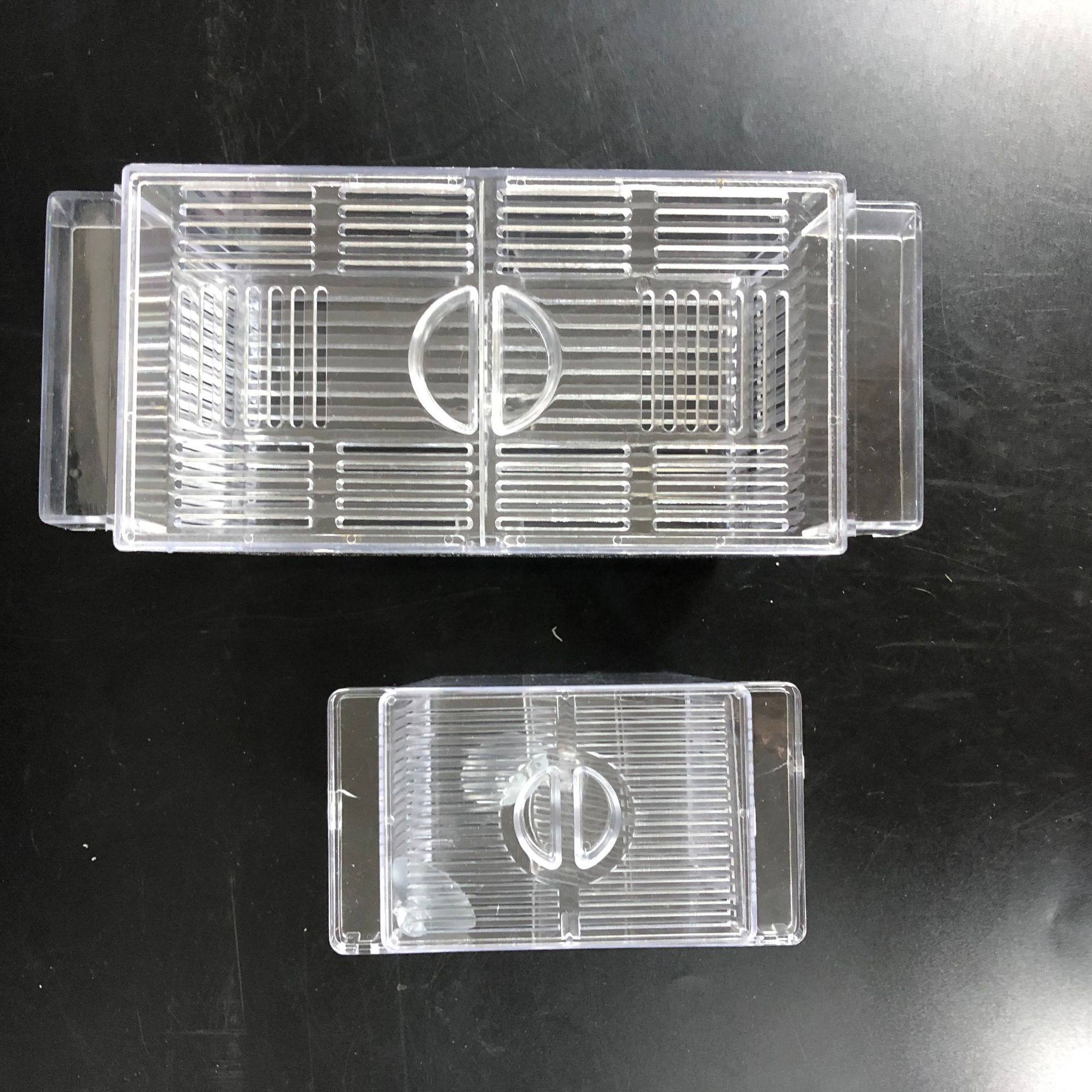 Juvenile fish hatching box Guppy breeding device juvenile fish isolation box double-layer self-floating fry box bucket fish box breeding box