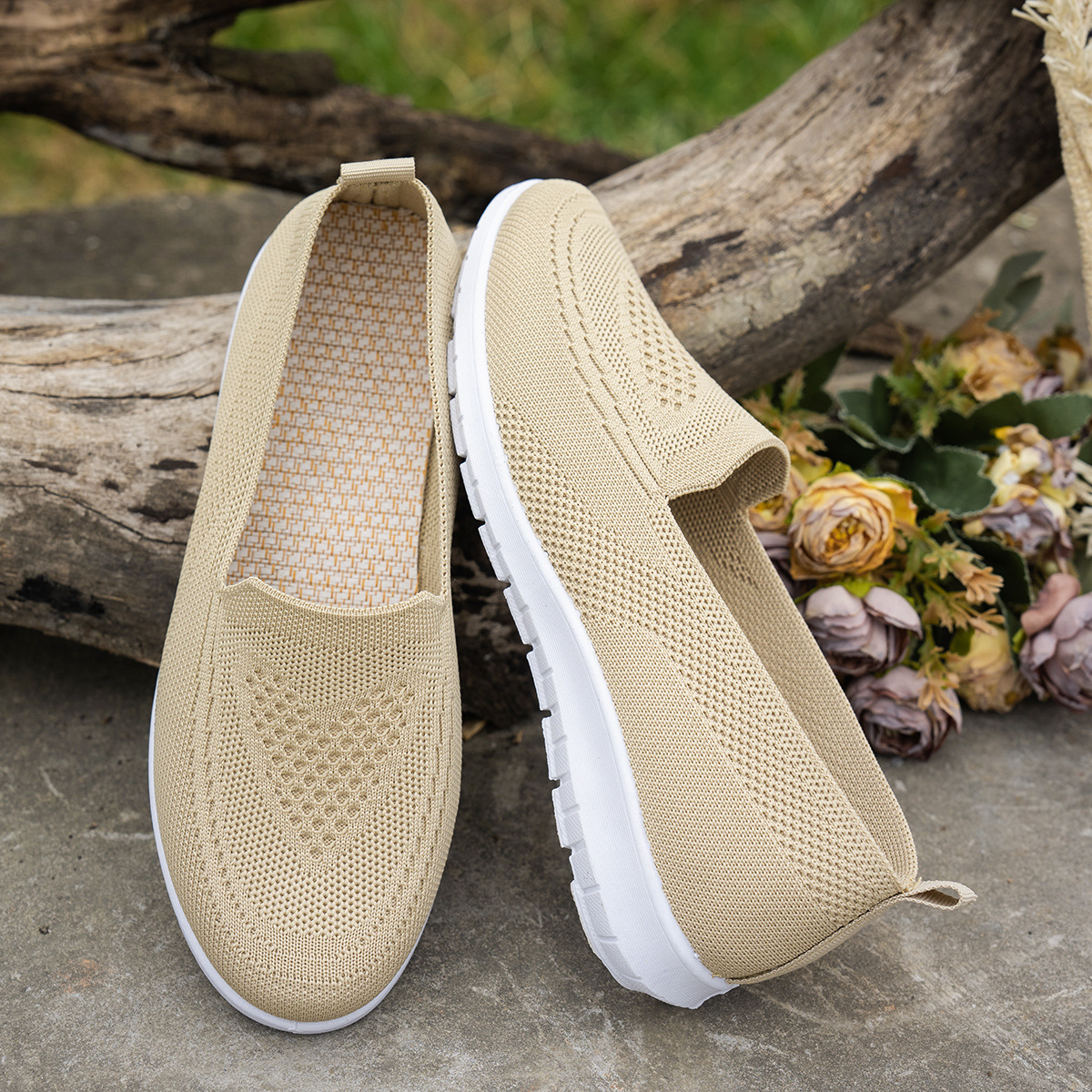 Spring and Summer New Style Shallow Mouth Fly Woven Shoes, Lightweight and Comfortable Shoes for Middle-Aged and Elderly People, Breathable Flat Shoes, Slip-On Shoes