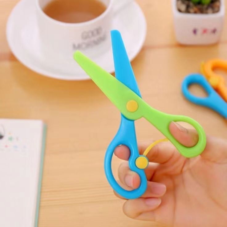 Factory Direct Sales Children's Plastic Paper-Cut Scissors Cartoon Anti-Pinch Elastic Children's Safety Paper-Cut Scissors