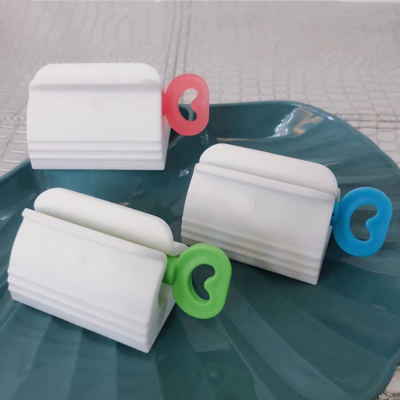 Toothpaste Squeezer Lazy Squeezer Facial Cleanser Press Shake Toothpaste Squeezer Manual Automatic Toothpaste Squeezer