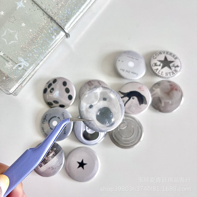 High-value Japanese abstract pop can small yum hand book decoration 25mm mini hand account yum cute badge