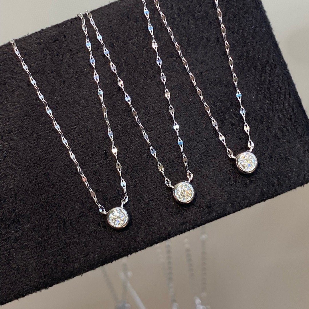 Platinum Pt950 Natural Diamond Sparkling Bubble Clavicle Chain Normcore, Exquisite and Versatile, Simple and Essential for Work Clothing and Dating