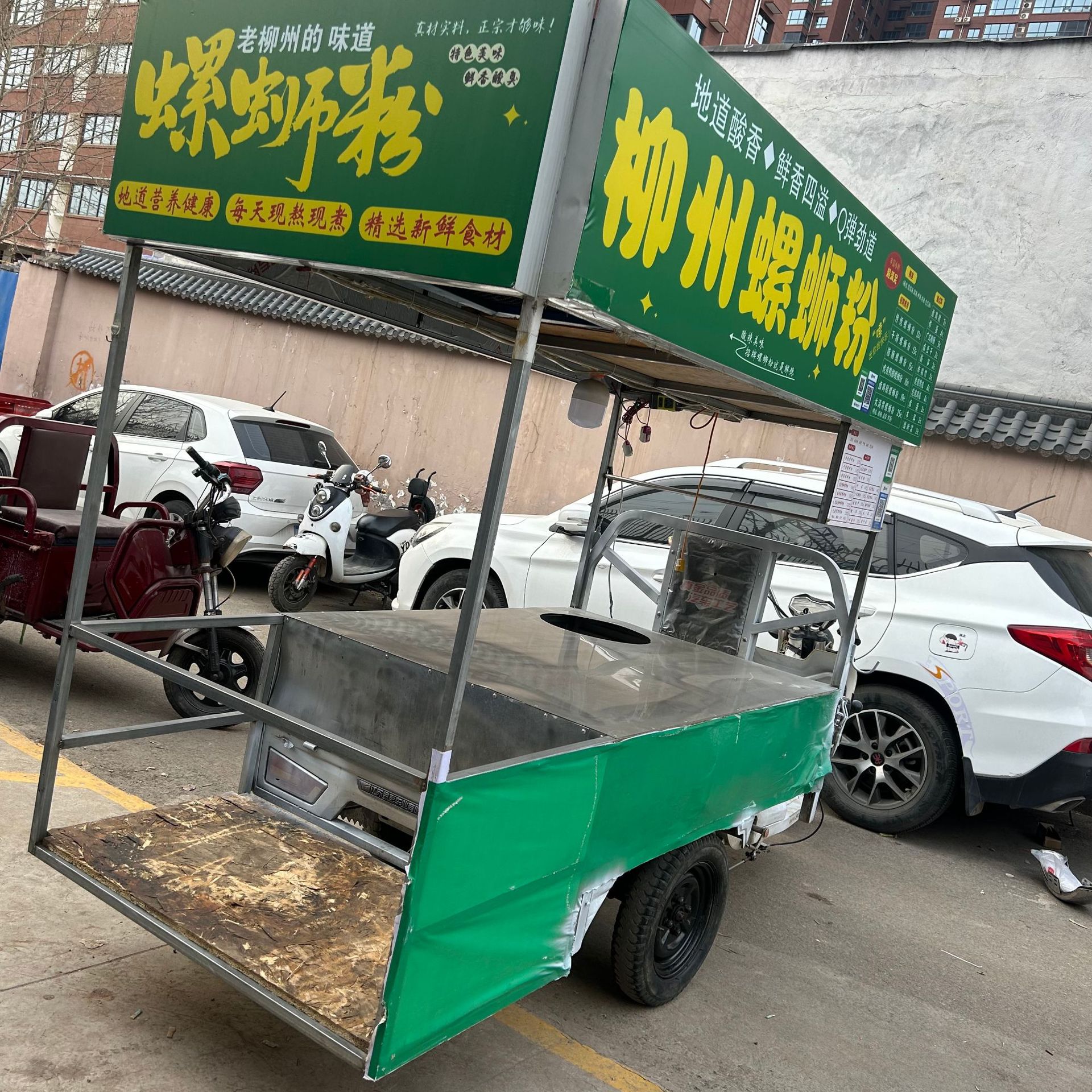 Highly Cost-Effective Used Tricycle, Energy-Saving and Long-Lasting, Well-Maintained, Suitable for Both Cargo Hauling and Street Vending