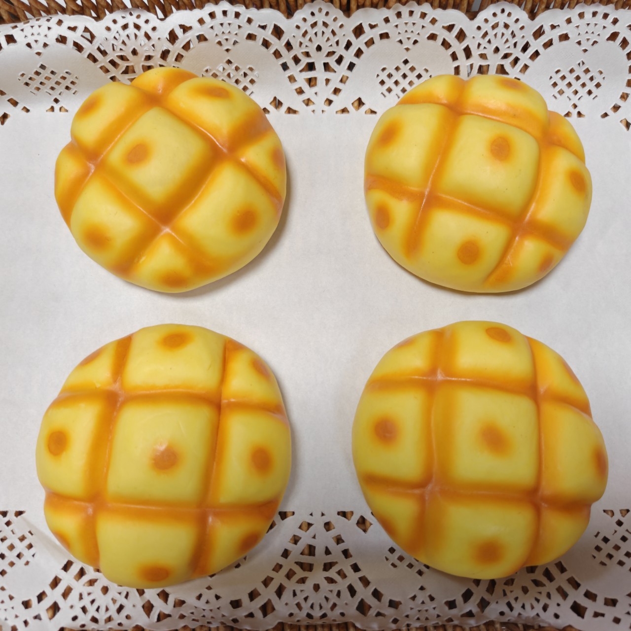 Xiaohongshu's Popular Decompression Soft Bread Series, Oversized Pineapple Bun, Slow Rebound Pu Foam, Simulated Pinch and Play