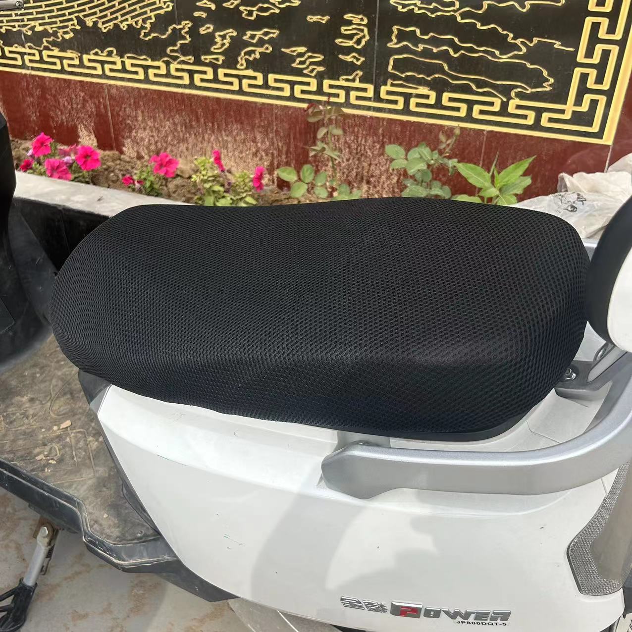 Manufacturers deliver four seasons universal 3D battery car waterproof sunscreen pedal electric motorcycle seat cover sandwich seat cushion