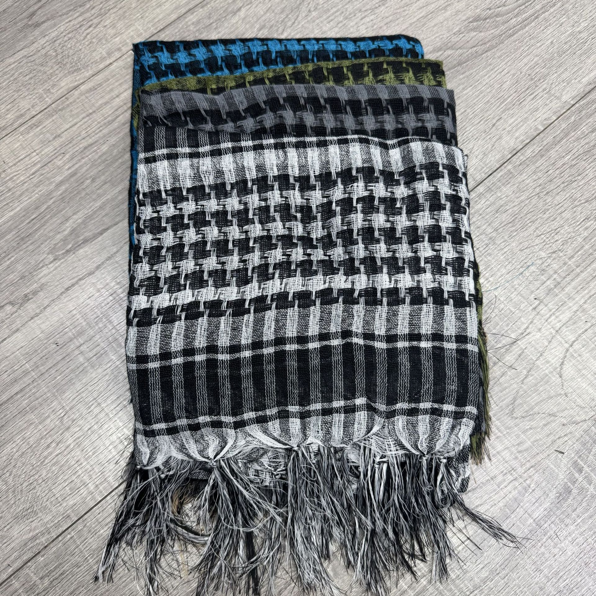 Hot Foreign Trade Houndstooth Large Square Tactical Scarf cs Outdoor Houndstooth Scarf Arab Square Tassel Factory