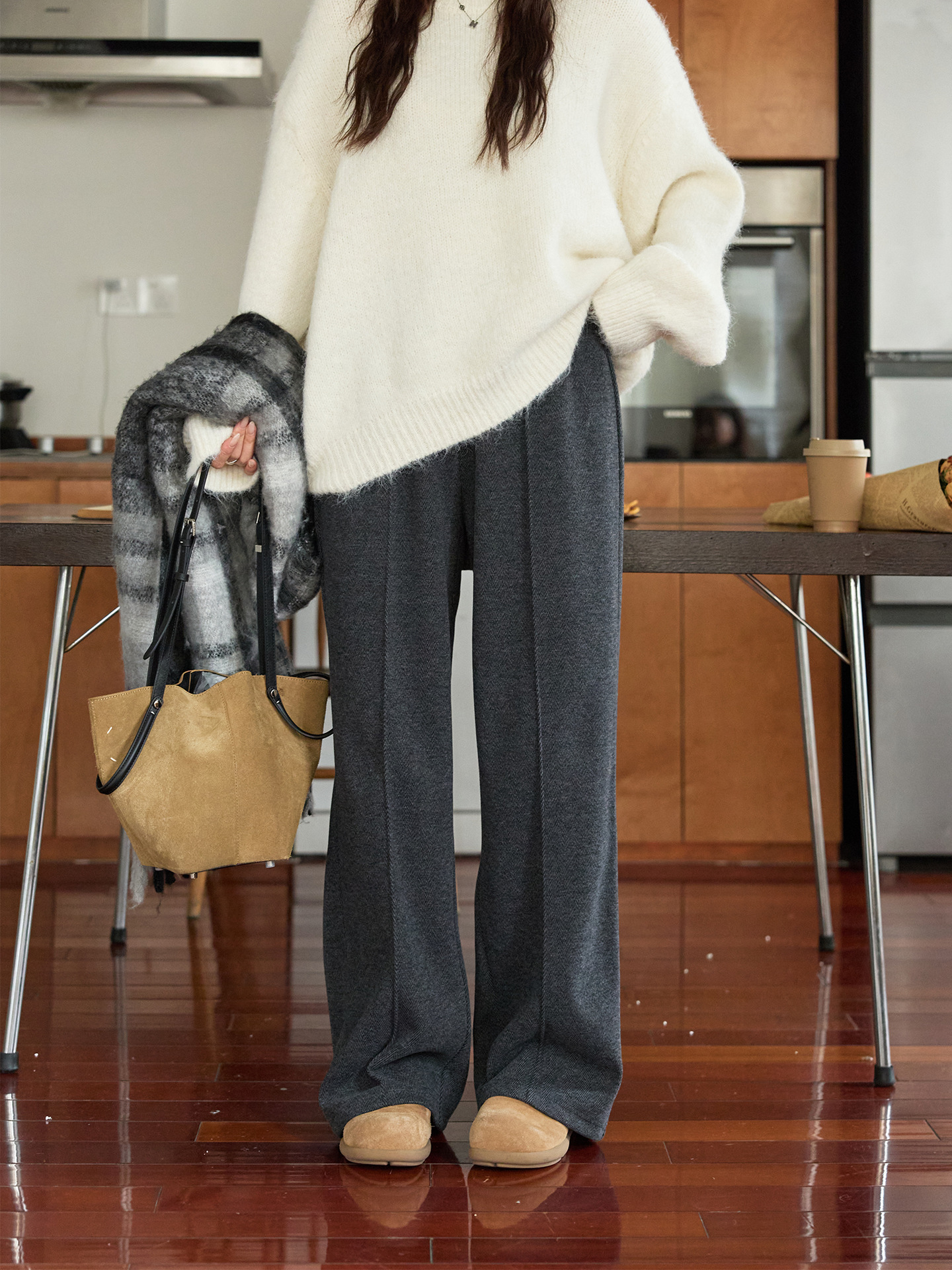 Plus Size Women's Herringbone Wide-Leg Pants, Thick, Soft and Waxy, Simple Drawstring Straight Pants, High-Waisted Korean Casual Pants