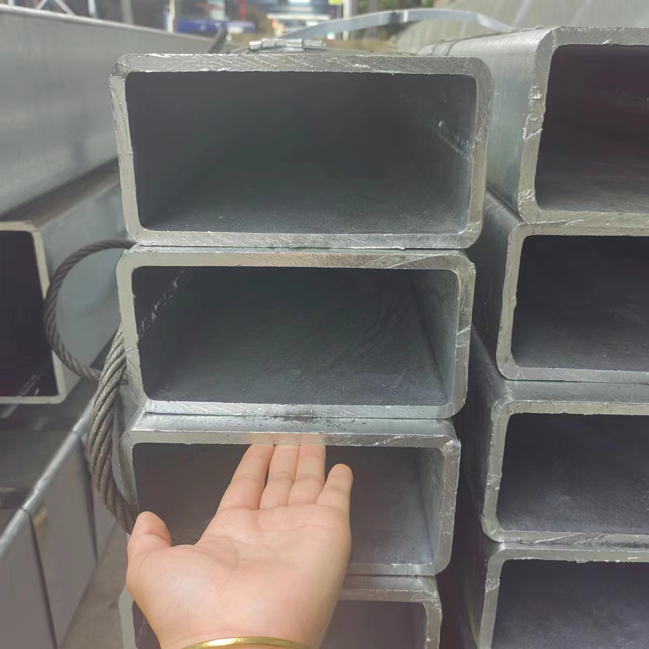 Guangdong Factory Directly Supplies Zinc Aluminum Magnesium Square Tube Structural Tube Q235B Supply Hot Dip Galvanized Rectangular Square Tube