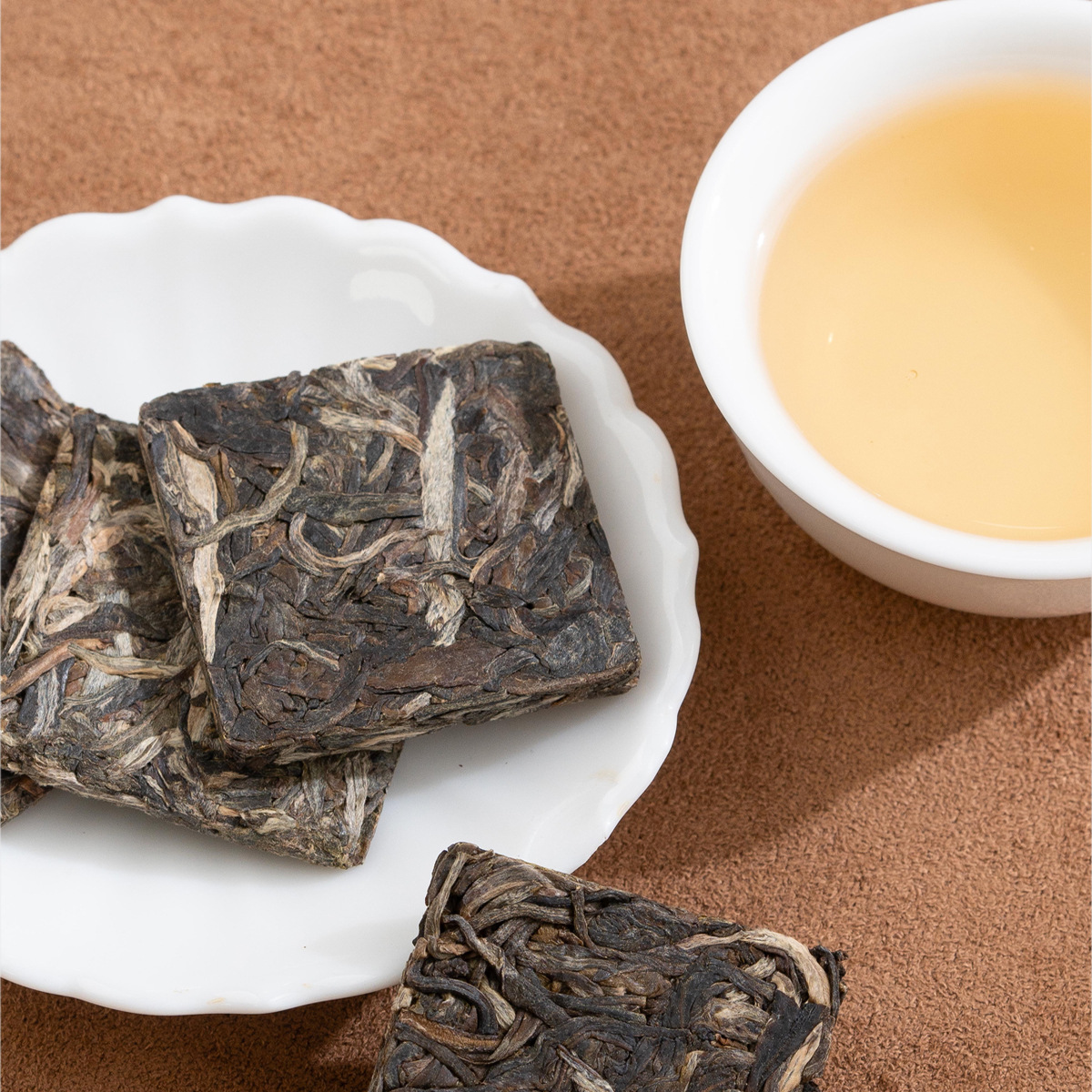 Yunnan Pu'er Small Square Pieces Raw Tea Independent Small Square Cake Tea Iceland Old Banzhang Tea Cake Doggerel Peel Pu'er White Tea