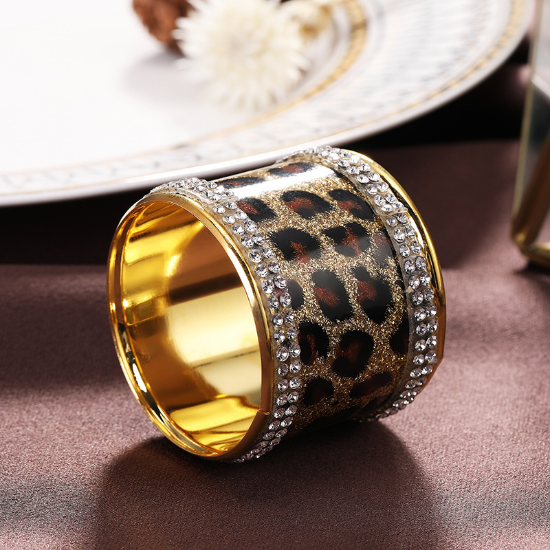 All kinds of napkin ring customized metal plating hollow diamond-embedded napkin buckle hotel dedicated for table decoration mouth cloth ring