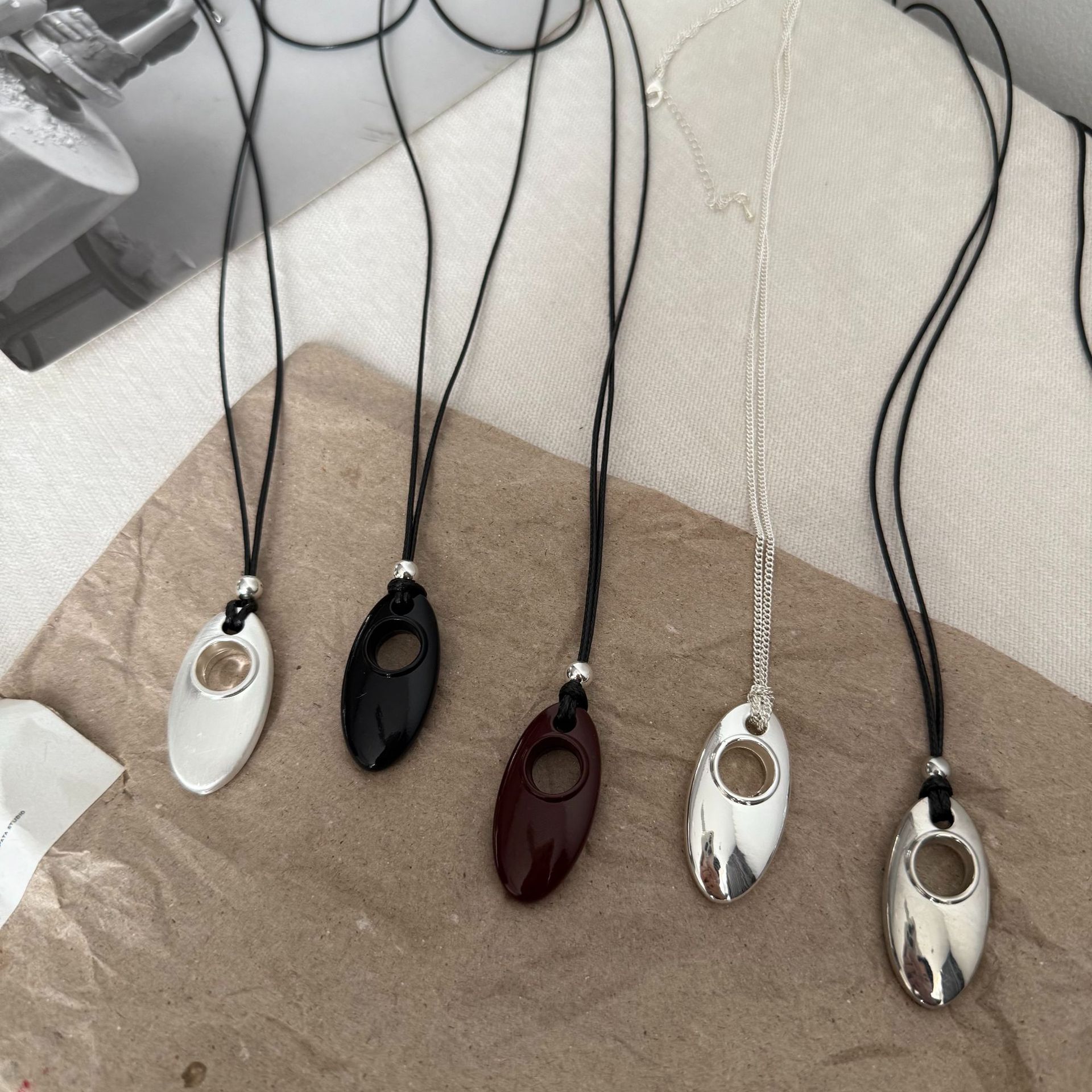 New Light Luxury Niche Necklace, Similar to Uno's Style, Silver Long Sweater Chain with Water Drop Solid Pony Eye Pendant Necklace