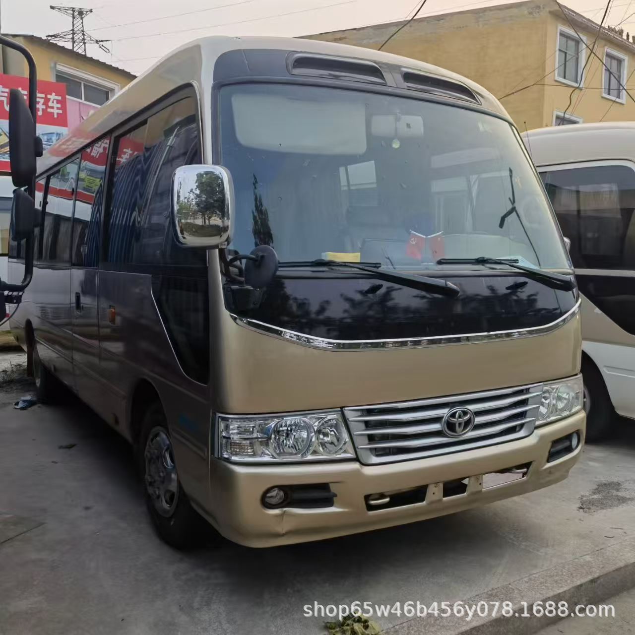 Экспорт в Африку: Coaster на 23 места, Hiace на 14 мест, автобус Yutong на 32 места, Coaster