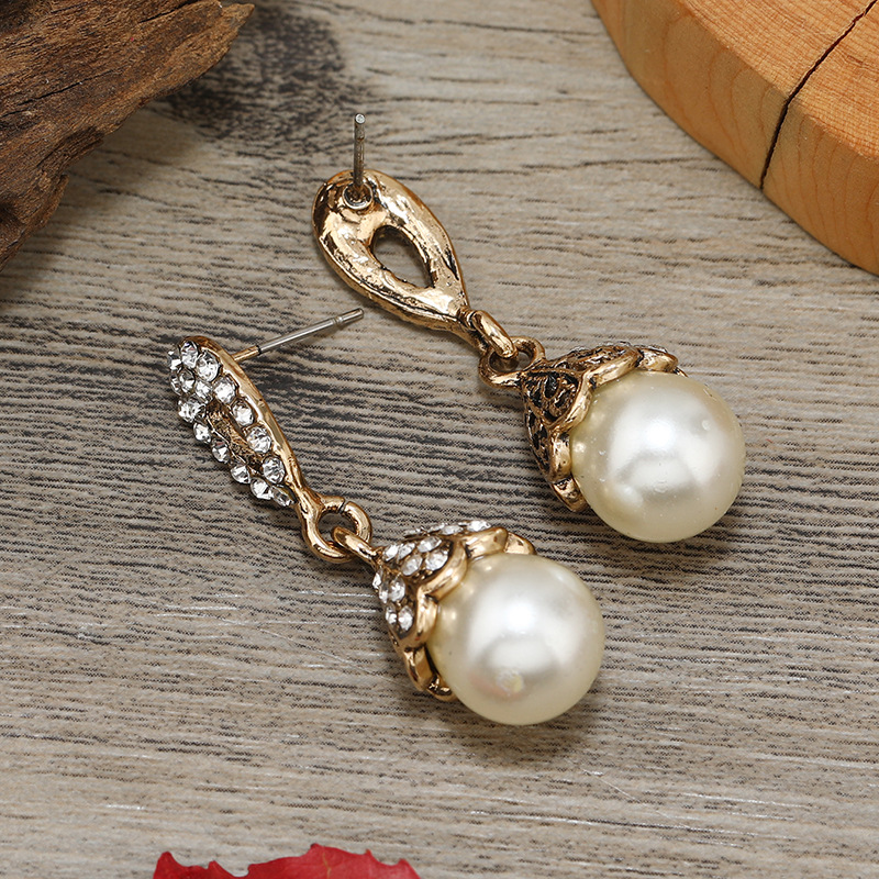 French retro creative personality water drop pearl pendant earrings Korean temperament trendy niche creative design earrings