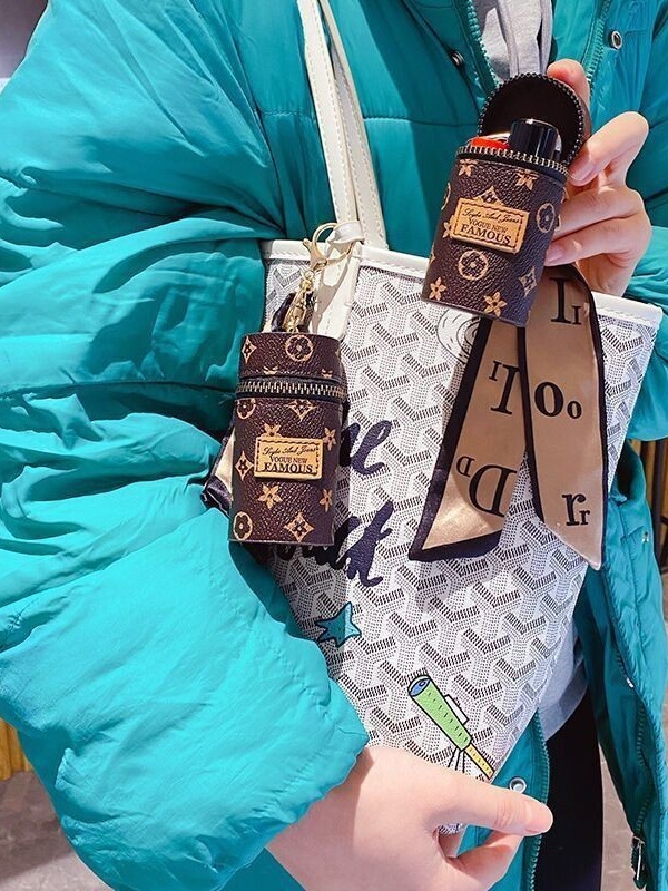 European and American presbyter coin purse 2023 new compact bag pendant earphone bag mouth red envelope mini keychain bag