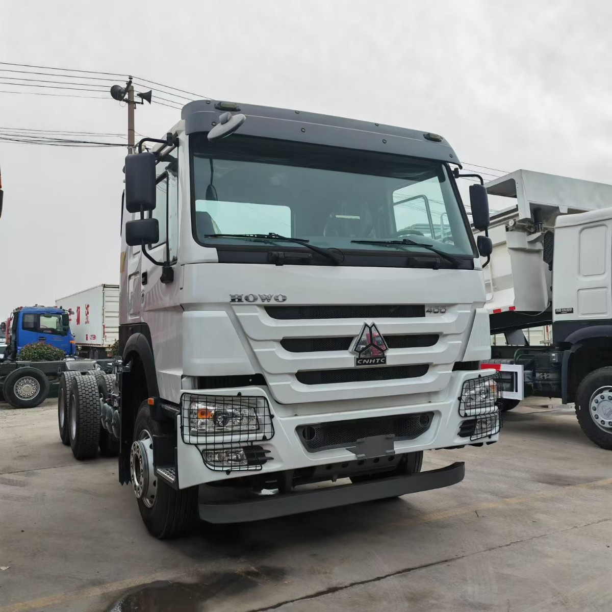 Тракторная голова Sinotruk Howo 4*2 двухприводная топливная тяжелая машина 380 л.с. для контейнерных перевозок