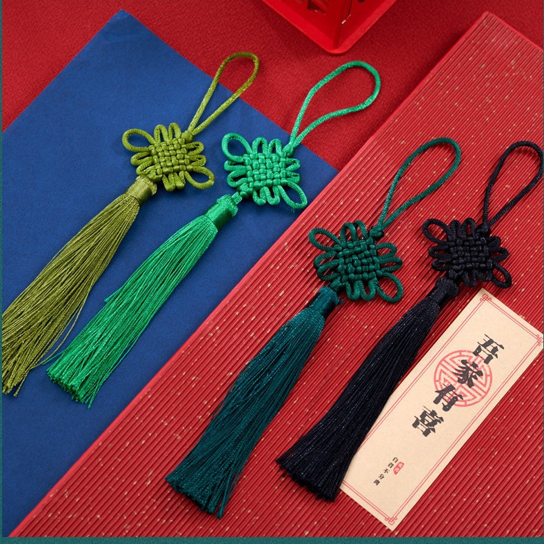 No.5 six plate Chinese knot tassel wear spike finished antique clothing pendant festive Chinese knot factory wholesale