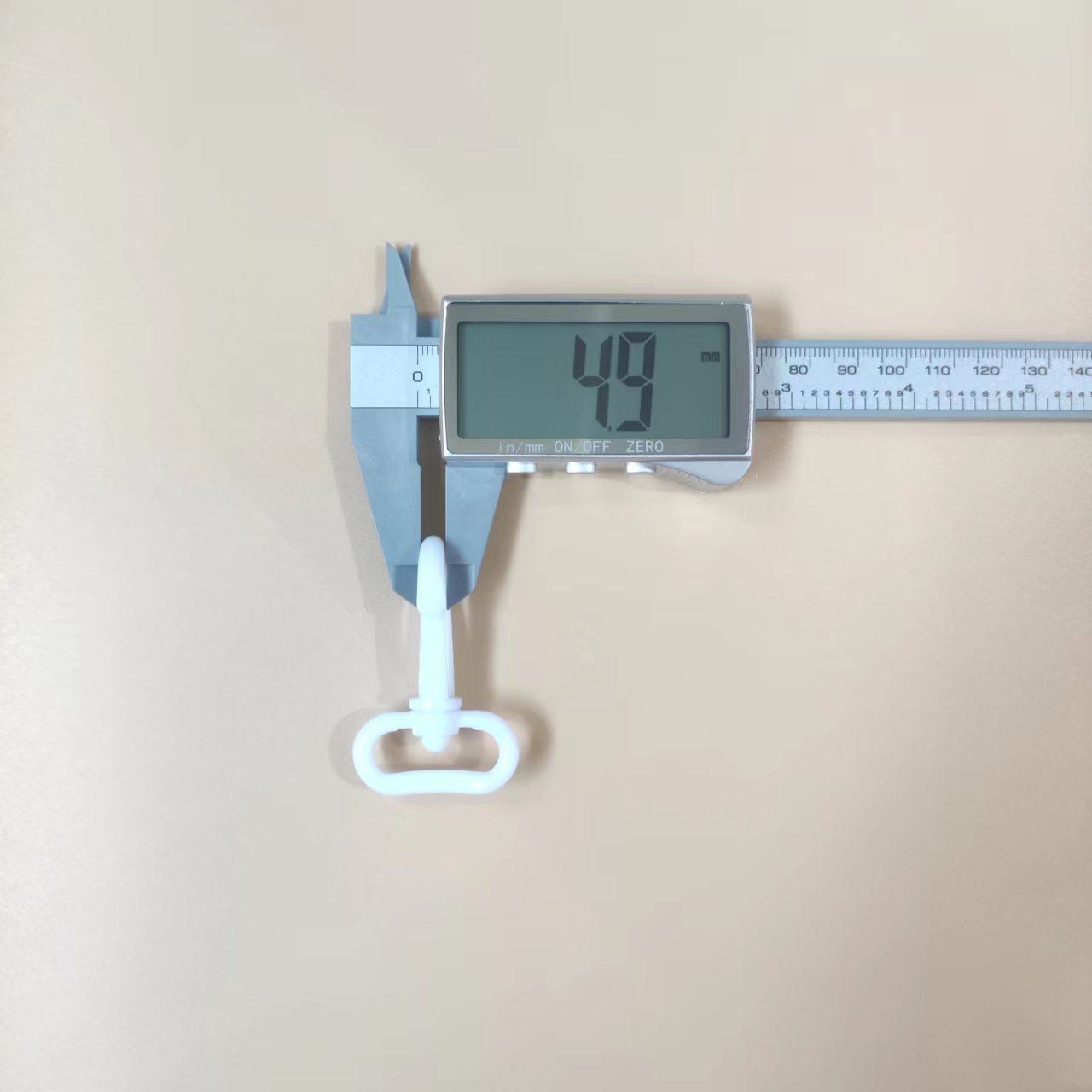 Factory plastic hook multifunctional rotating hook plastic dog buckle hook 2.5 webbing plastic kettle hook batch