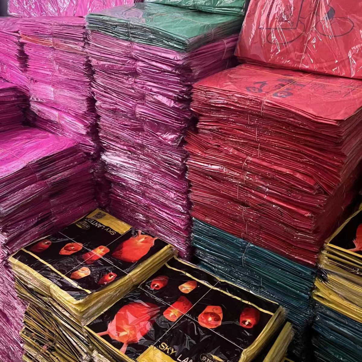 Mid-Autumn Festival Kongming Lanterns, Romantic Sky Lanterns for Blessings and Prayers, Safe Thickened Flame-Retardant Paper Sky Lanterns, Wish Lanterns in Heart Shape