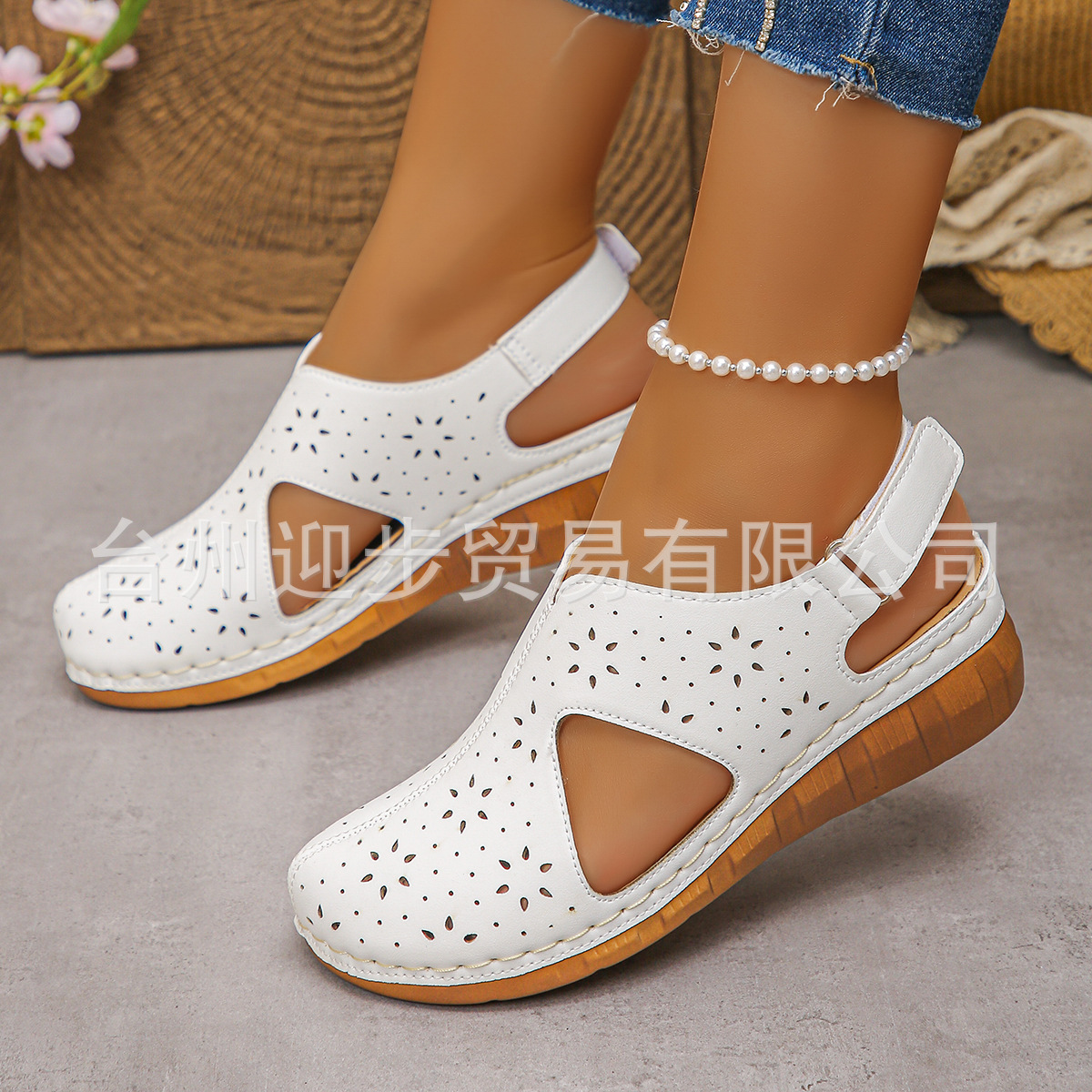 Cross-Border European and American Casual Sandals 2025 New Cut Out Breathable Velcro Straps Wedge Heel Fish Mouth Car Stitching Baotou