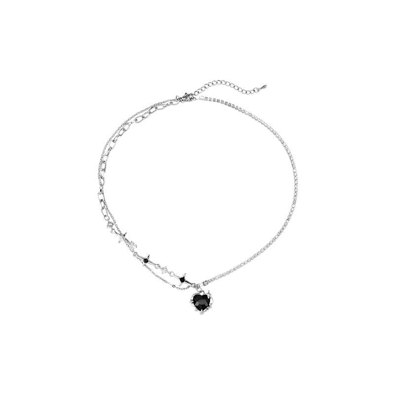 Sweet and Cool Heart Double-Layer Titanium Steel Necklace for Women, Light Luxury Niche Sweater Sweatshirt Chain Design, High-End Clavicle Chain Wholesale