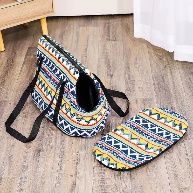 Cat Bag Autumn and Winter Pet Shoulder Bag Lightweight Small Dog Outing Warm and Plaid Anti-Stress Portable Handbag