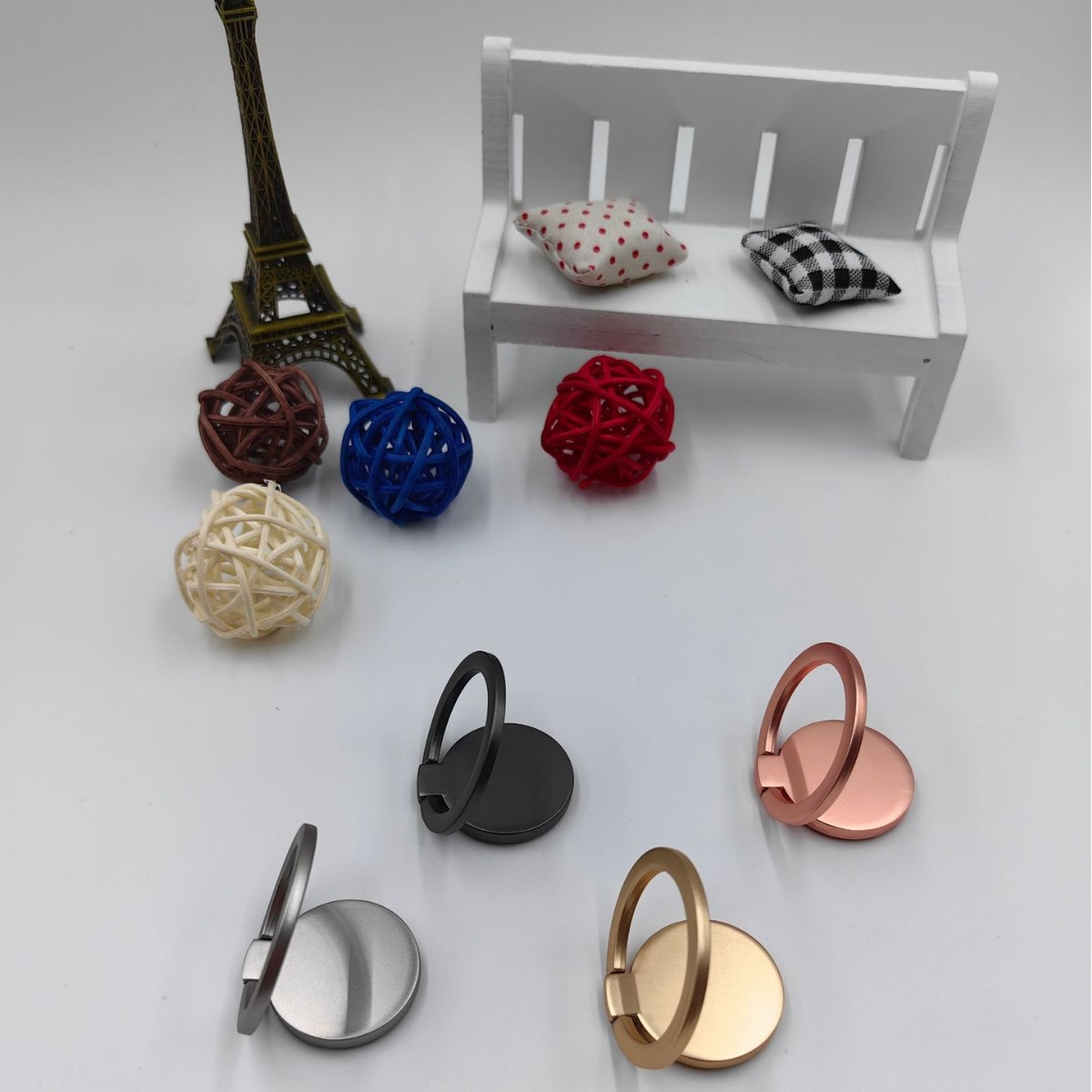 Factory wholesale round metal ring buckle 360 rotating desktop lazy bracket creative mobile phone bracket ring buckle