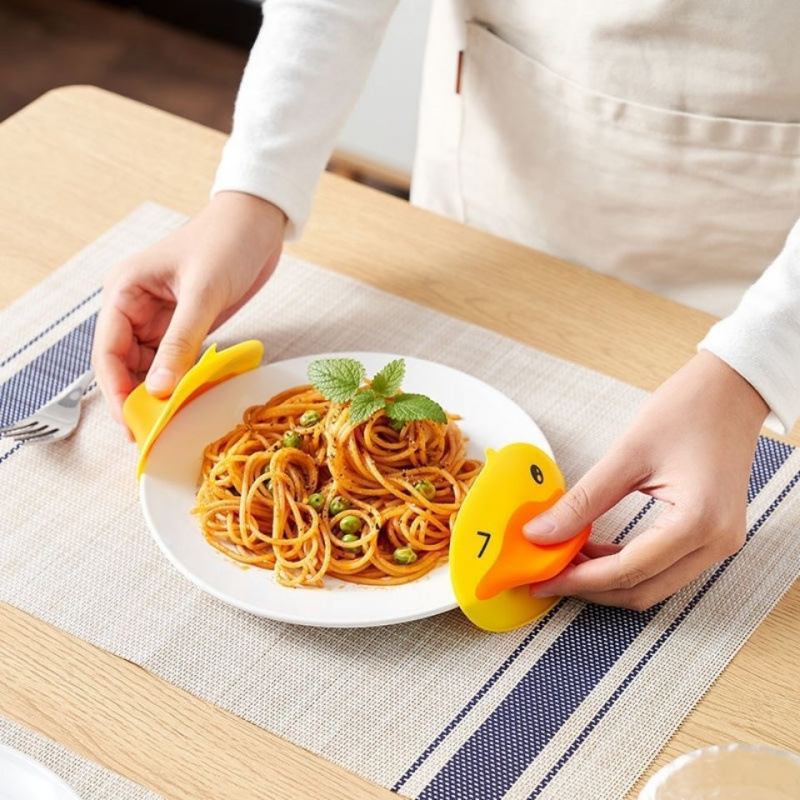 Factory Direct Sales Tiktok Silicone Little Yellow Duck Beak-Shaped Household Kitchen Heat-Resistant Clip for Oven and Microwave, Bowl Clip, Anti-Scalding
