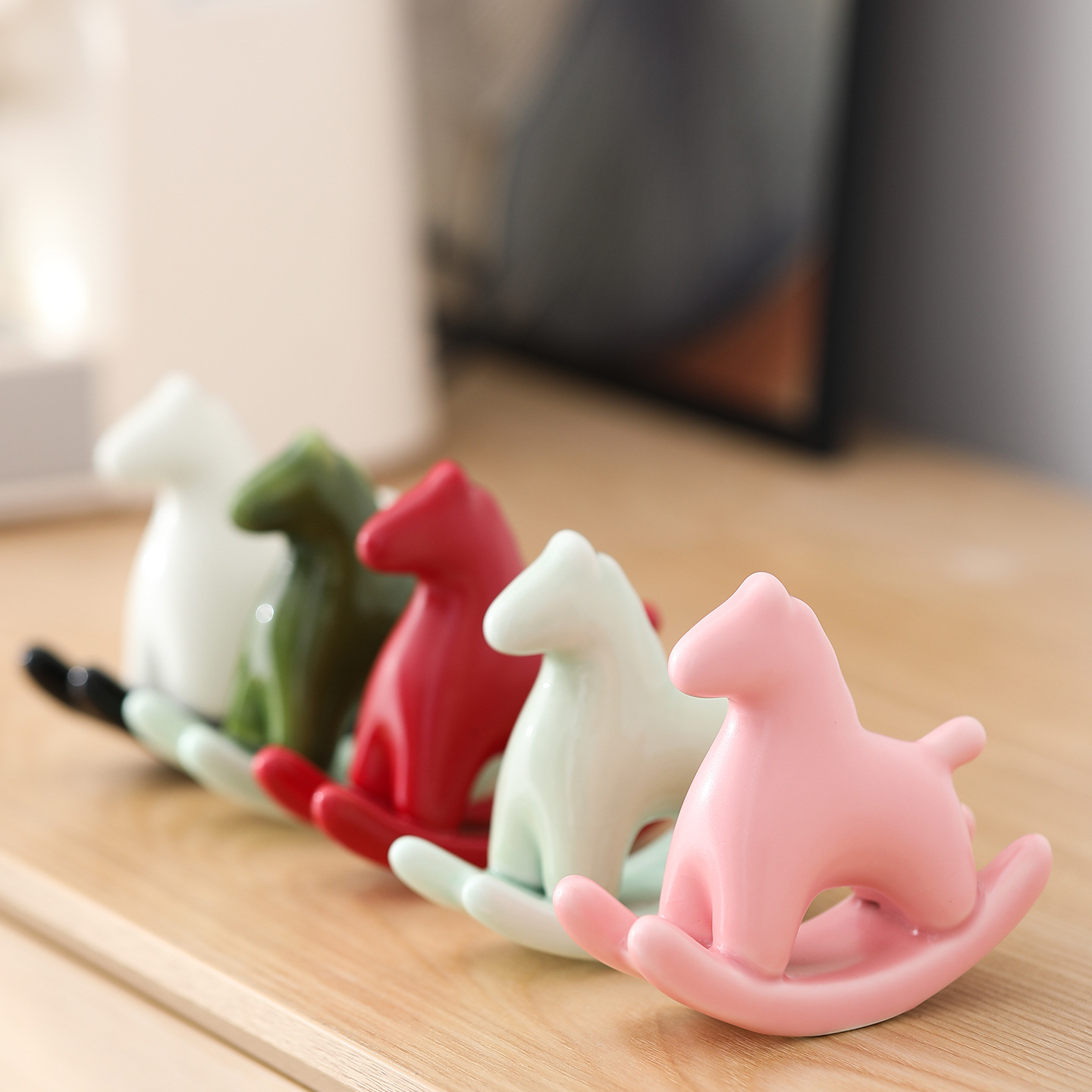 Керамические украшения в виде качающейся лошадки, креативные настольные украшения для входа, милые домашние поделки для друзей