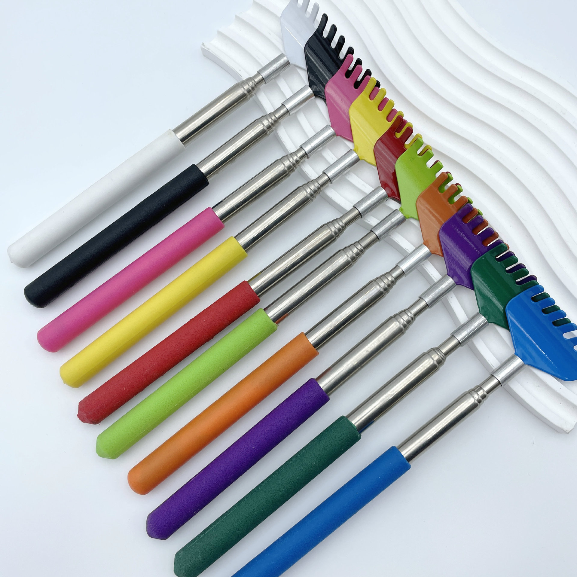 Colorful Seven-Tooth Stainless Steel Itch Scratching Retractable Portable Daily Use Without Asking for Old Man's Back Scratching Rake