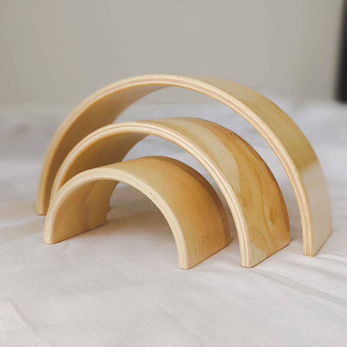 Разнообразные виды изогнутой древесины, березовые и буковые изогнутые доски, многослойные изогнутые доски, горячекатаная древесина