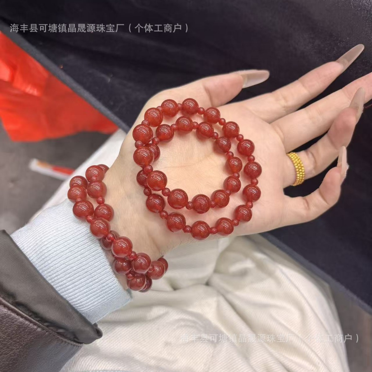 Let Me Shine: Xu Yan Zhao Lusi's Same Style Natural Red Agate Bracelet, Light Luxury Fashion Stackable Women's Bracelet, Live Broadcast Version