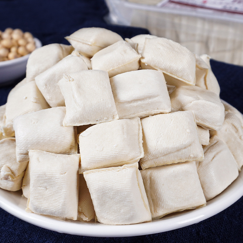 Shiping steamed tofu Yunnan specialty milk tender small stinky tofu bubble-free Jianshui barbecue tofu stall snack wholesale