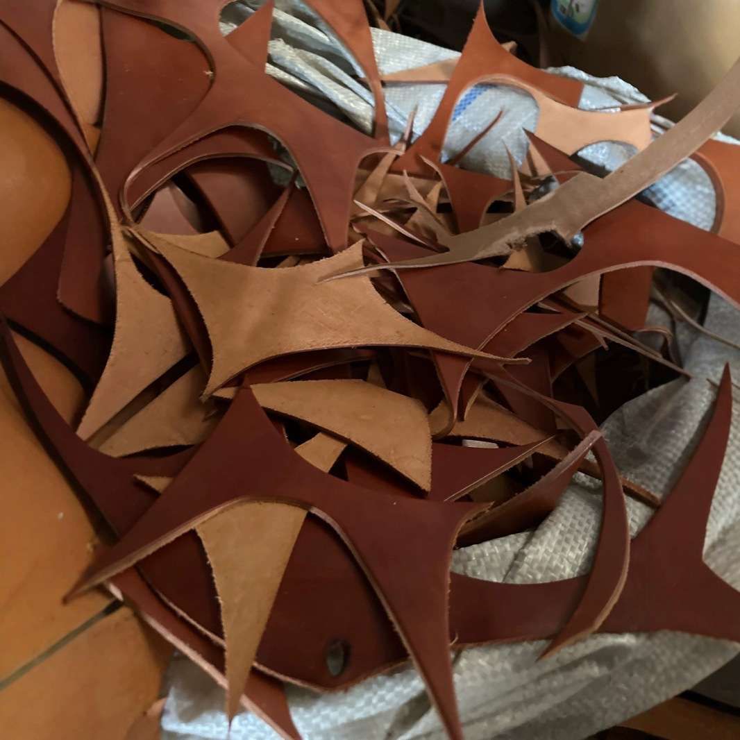 Cowhide Leather Sold by the Pound, Handmade DIY Top-Grain Oil Wax Leather, Assorted Colors, Clearance Sale, 4 Yuan Per Pound, Approximately 3.1 Yuan, Thick Vintage Style