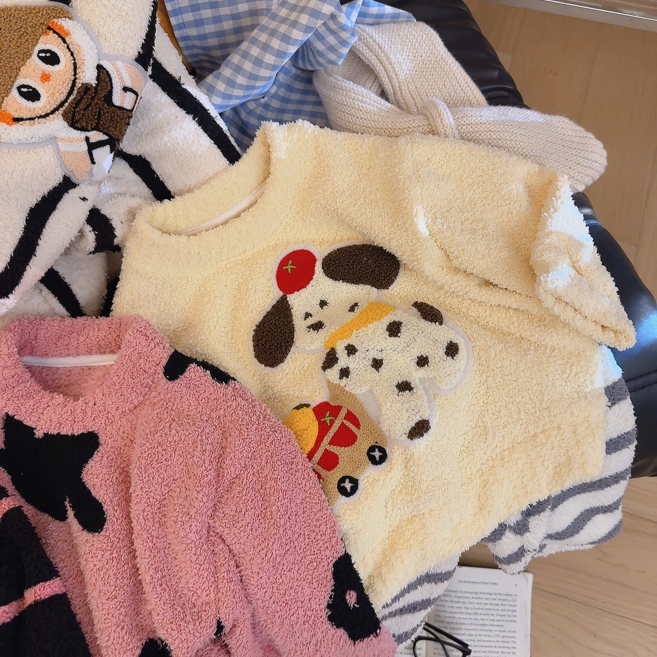 Children's Half-Velvet Pajamas Family Style Autumn and Winter 2025 New Warm and Soft Waxy Cartoon Home Clothes Set for Boys and Girls