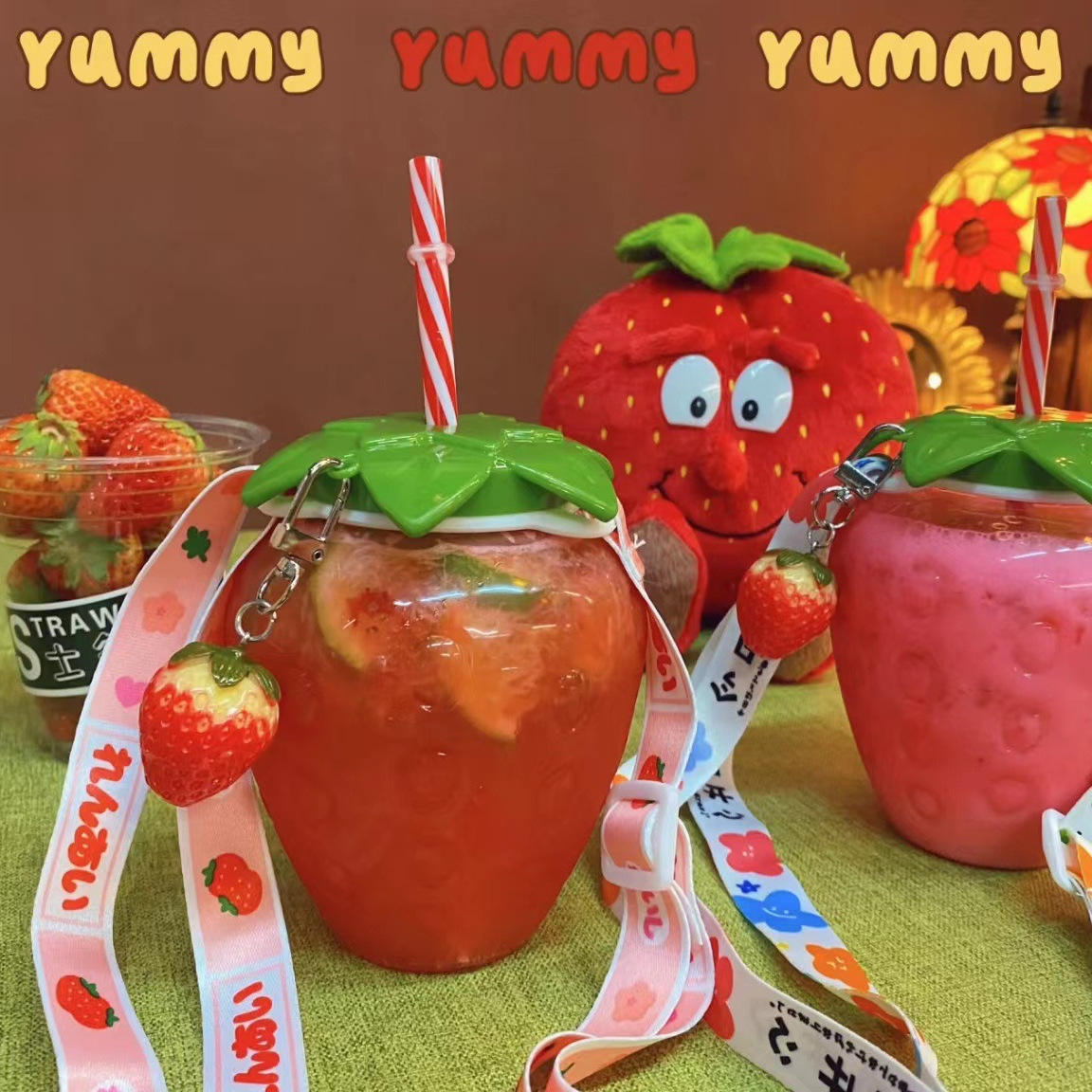 Factory direct net red creative PET500ML strawberry cup luminous plastic pineapple juice cup strawberry straw cup