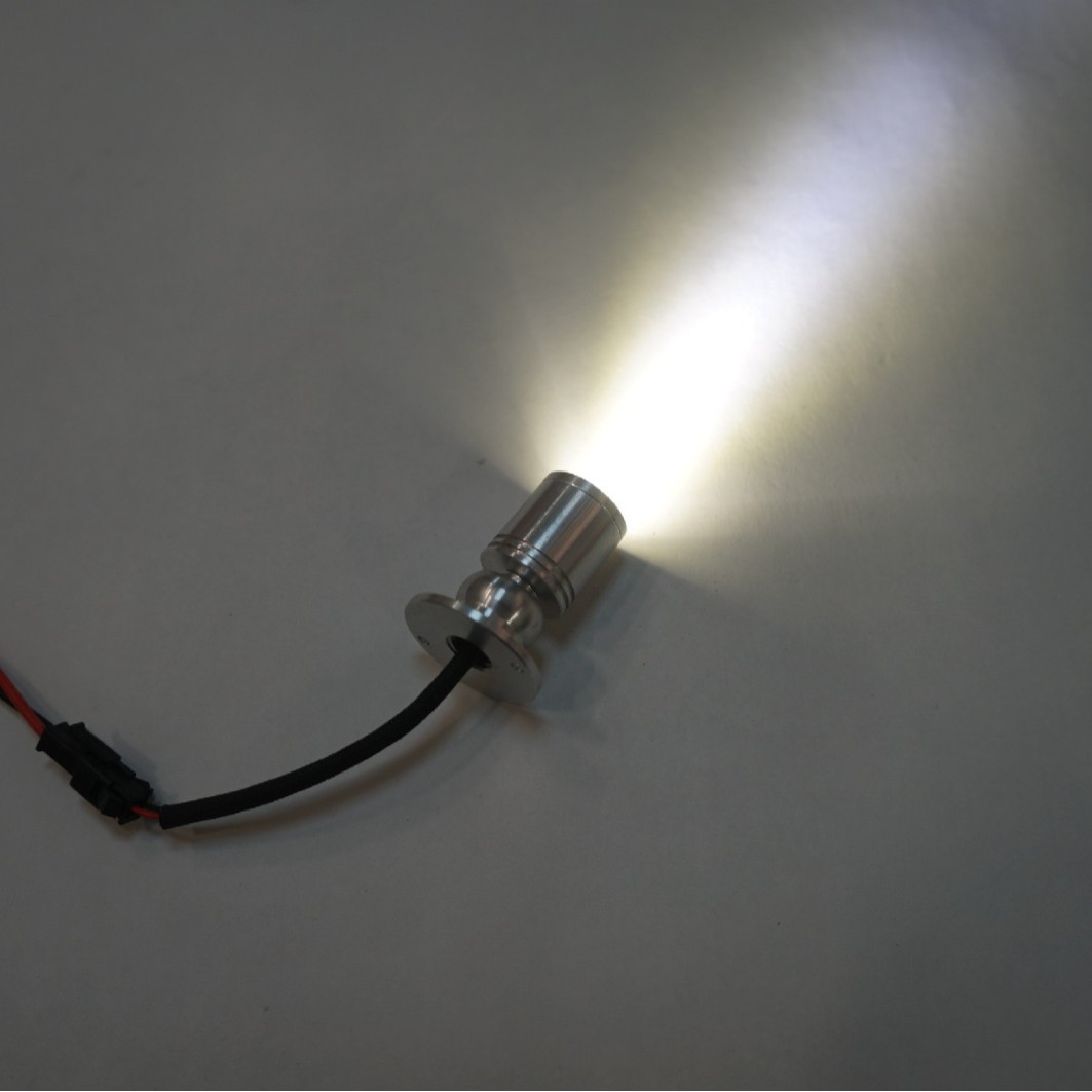 Source Direct Sales Display Cabinet Uses Led Spotlighting for Partial Focus Lighting, with Adjustable Aperture and Adjustable Light Spot