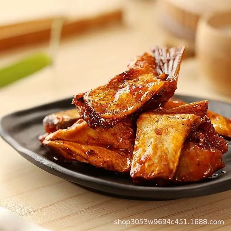 Weizhiyuan Spicy Fish Fillet and Fish Tail 16g Bag Mixed Spicy Fish Chunks Hunan Specialty Smoked Ready-To-Eat Snacks