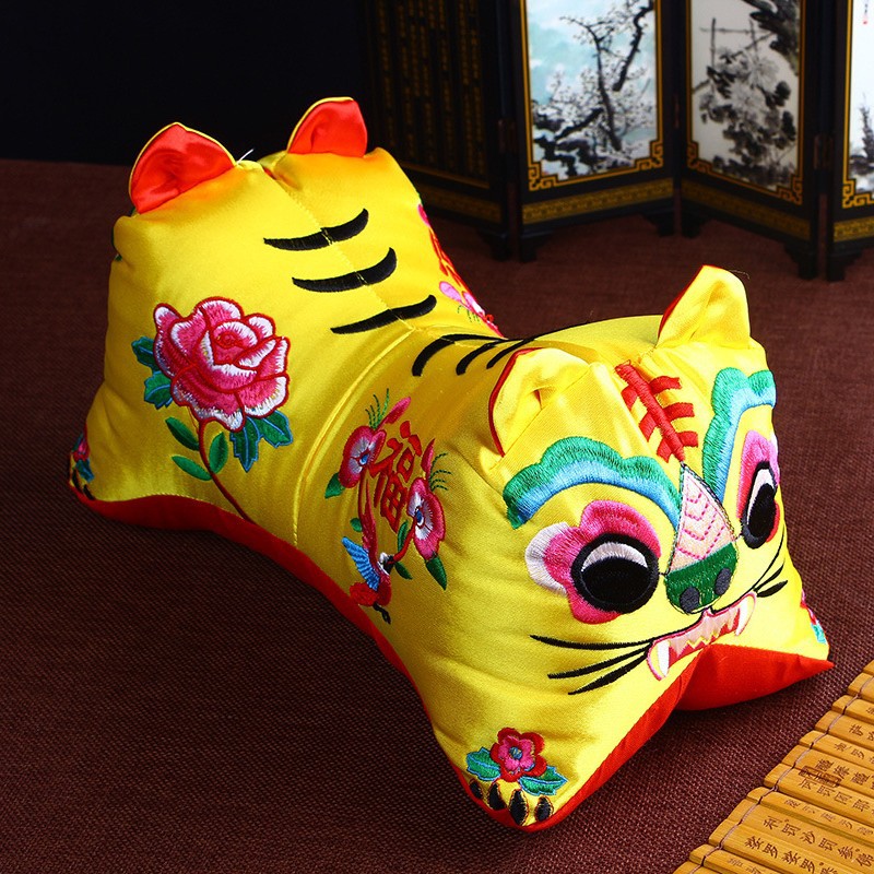 Source Manufacturer Shanxi Embroider Double-Ended Cloth Tiger Toy Satin Doll Pillow Baby Photo Props with Zipper
