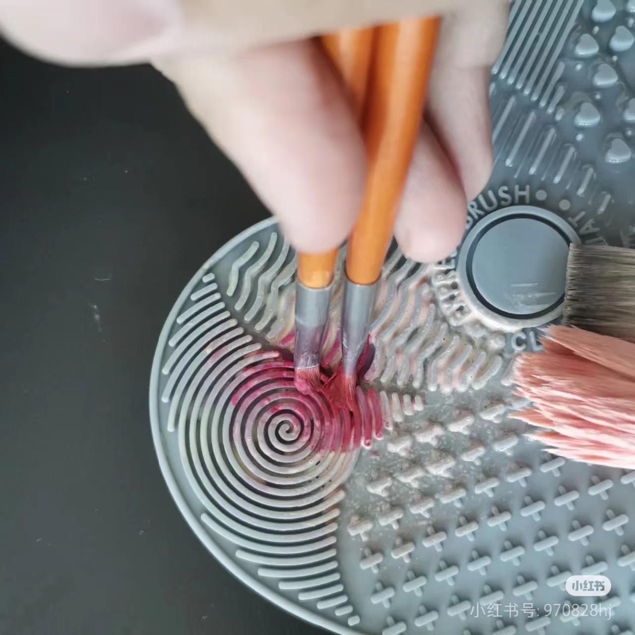 Silicone makeup brush cleaning pad small size apple pad cross-border makeup brush cleaning pad manufacturers in stock beauty tools