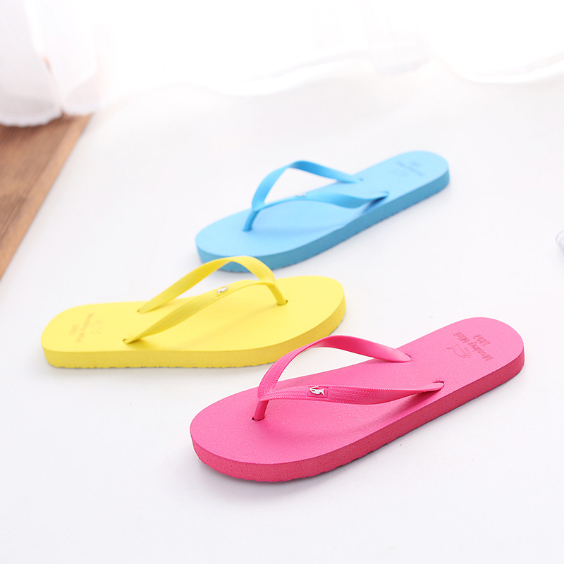 Cross-border 2023 new summer flip-flops women flat heel beach slippers women non-slip slippers foreign trade manufacturers