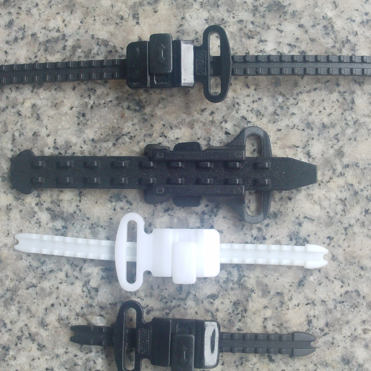 Прямые продажи с завода, гарантия качества, скидка на пластиковые зажимы для шляп, зажимы для регулировки штанов