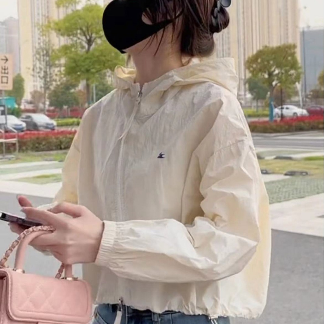 Куртка для женщин с защитой от солнца летняя тонкая 2025 новинка короткая свободная универсальная с капюшоном