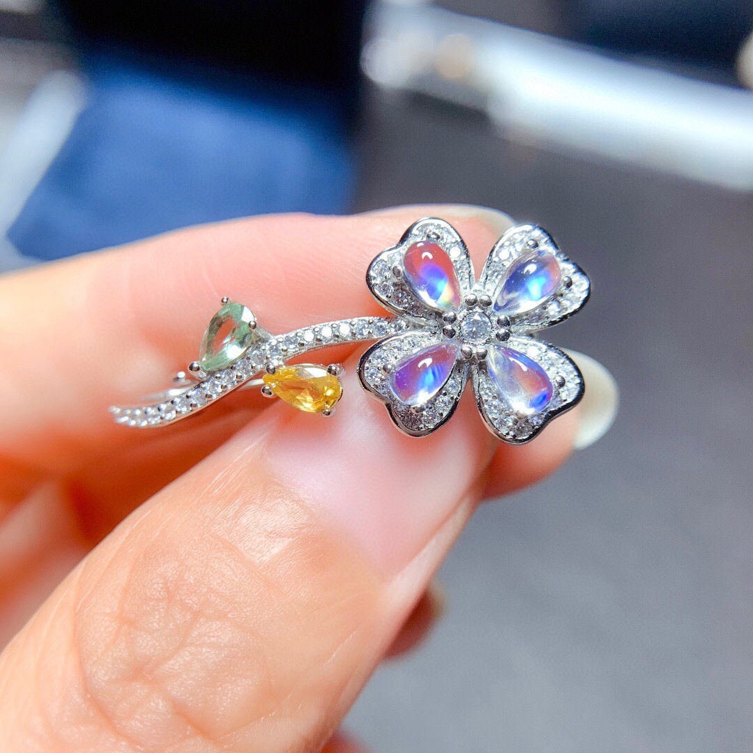 New natural moonstone brooch S925 silver inlaid main stone 3*5mm Joker net red explosions women's jewelry wholesale